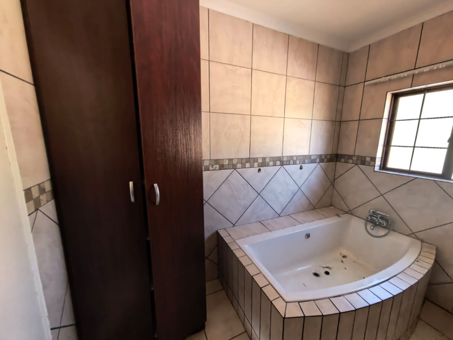 3 Bedroom Property for Sale in Waterval East North West